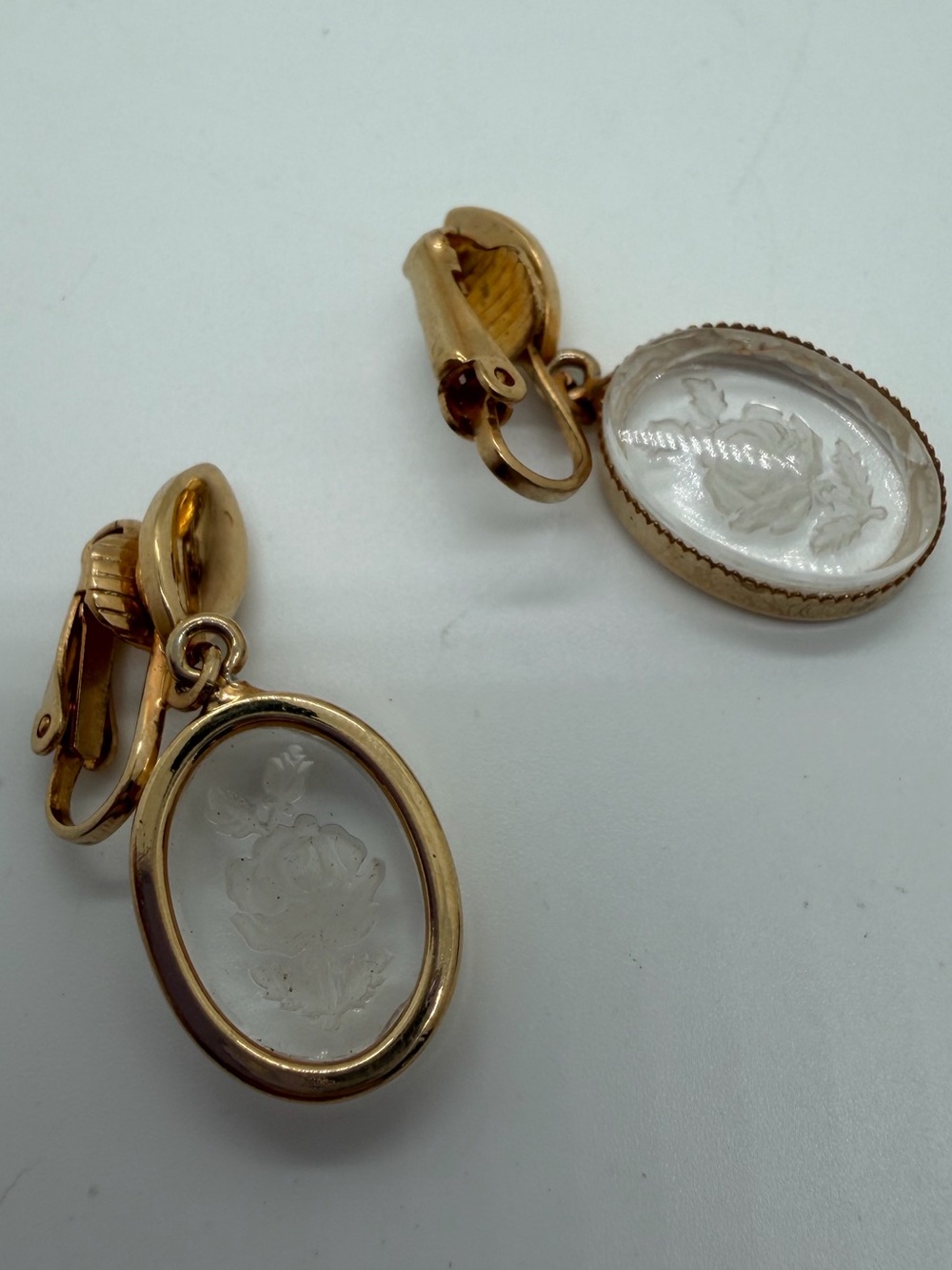 Vintage gold tone reverse carved lucite rose dangle clip on earrings